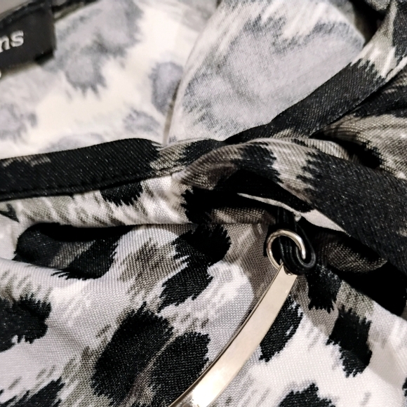 Bold black, white and grey leopard print blouse - Picture 3 of 4